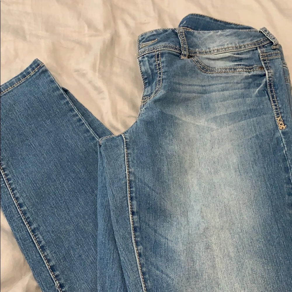 Maurice’s denim begging